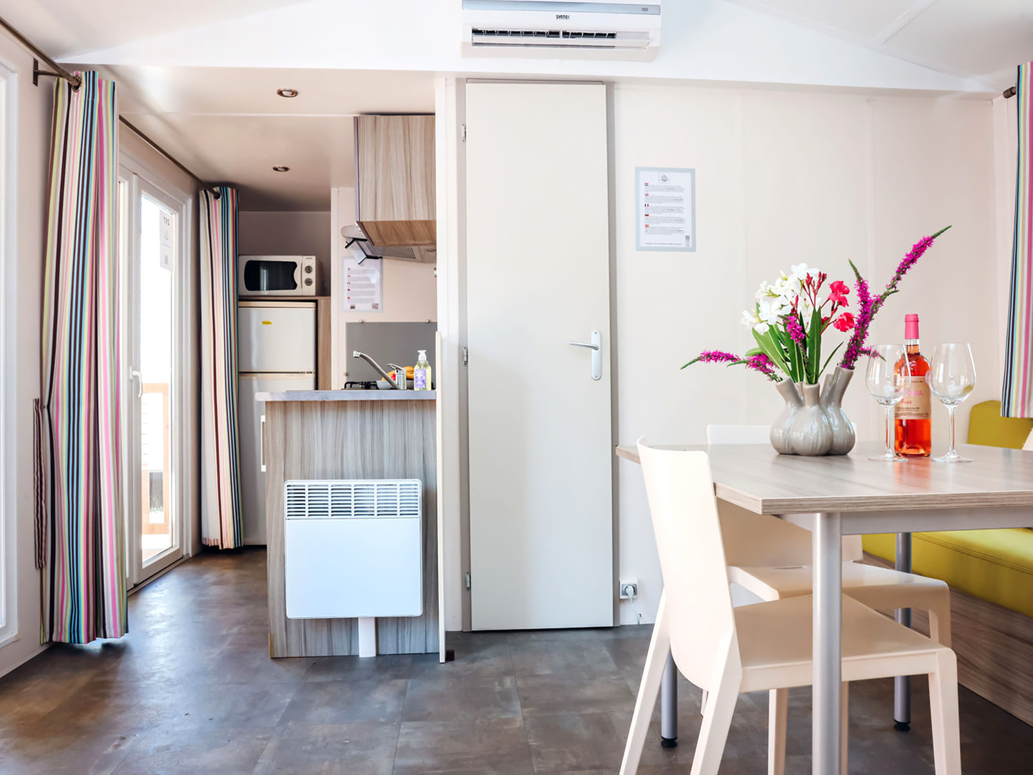 Chalet moderno amueblado con terraza cubierta